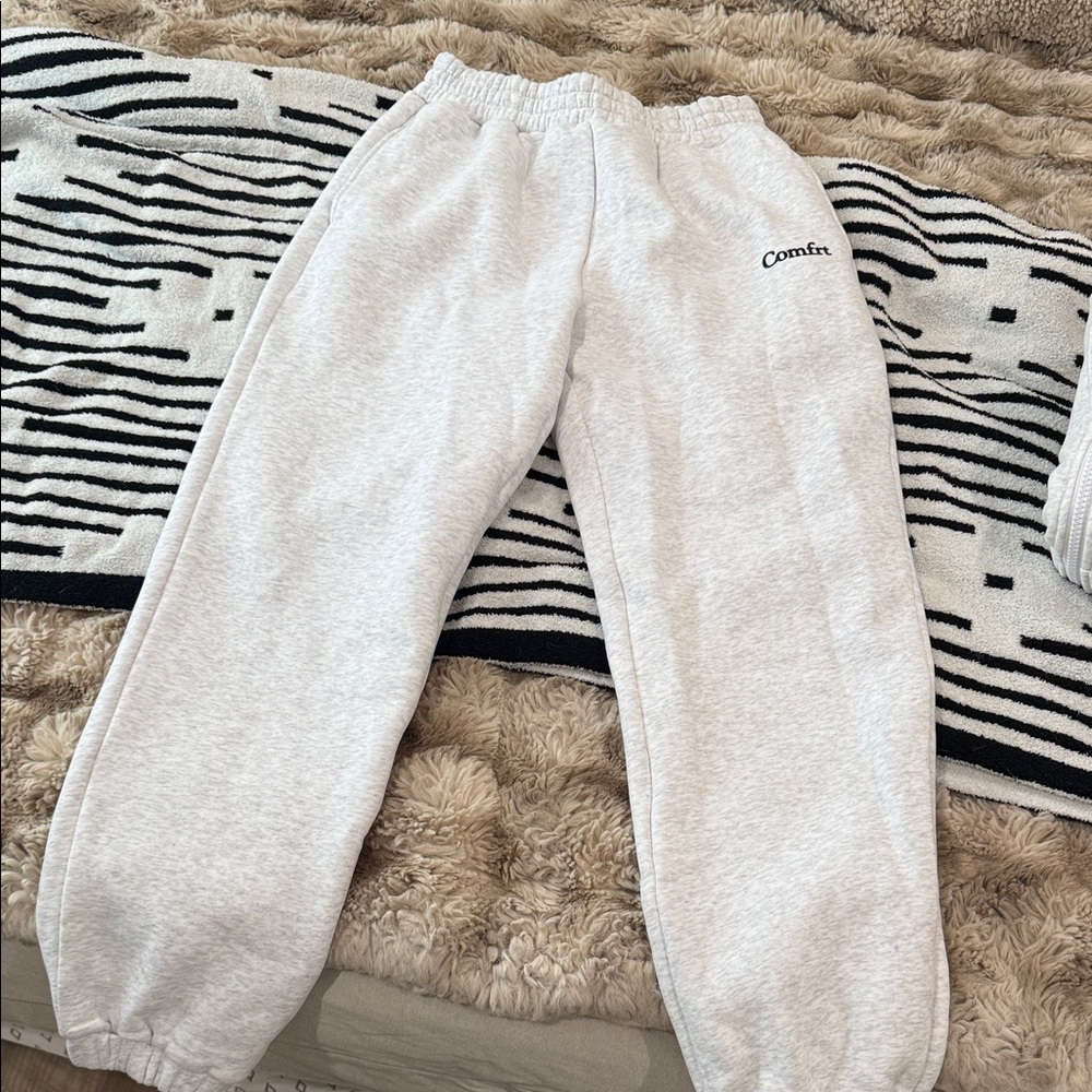 Comfr Light Gray Jogger Sweatpants - Women's Cozy Track Pants